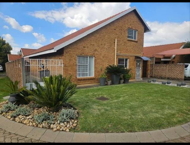3 BEDROOM CLUSTER FOR SALE IN BONAERO PARK